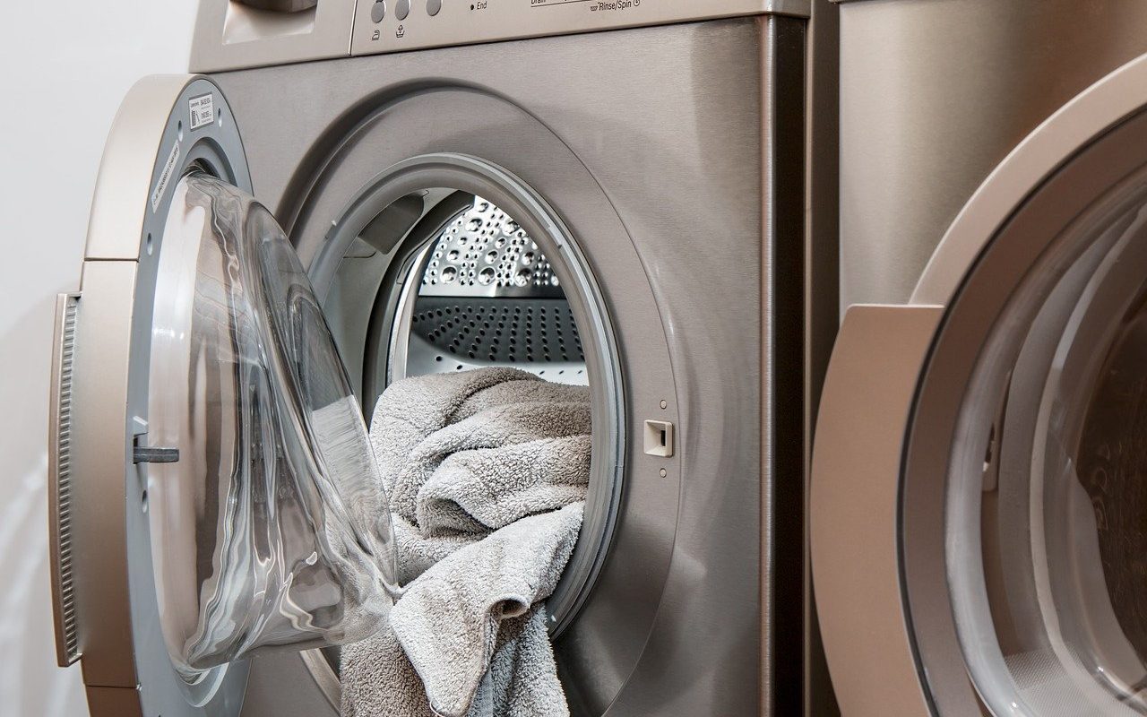 système de lavage pour les textiles avec de l'eau ozonée